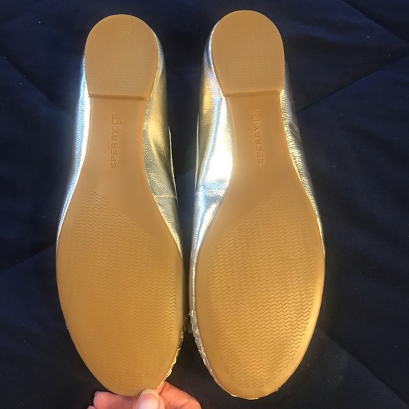 Gold Sperry Top Sider Women’s flats - Picture 3 of 6